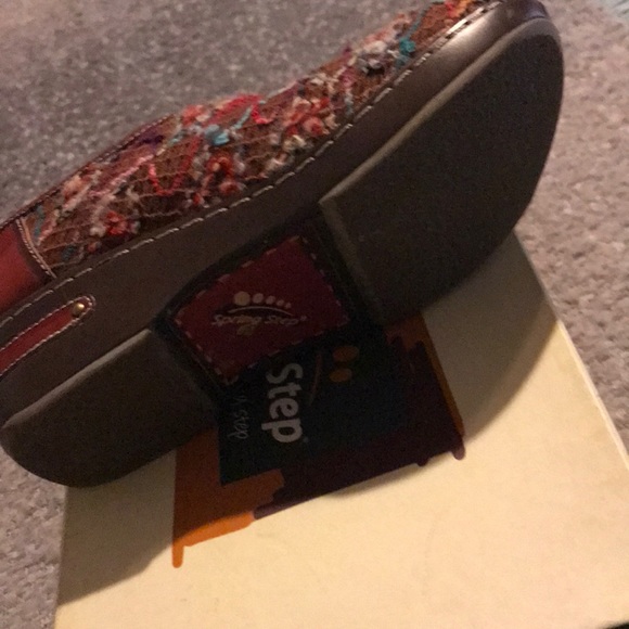 Red clogs - Picture 3 of 3